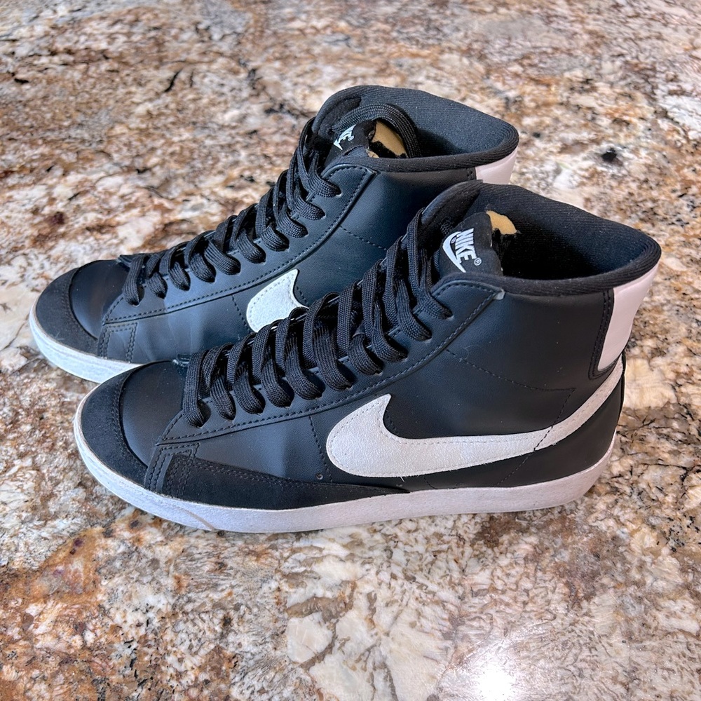 Nike blazer mid 77 women’s black sz 9